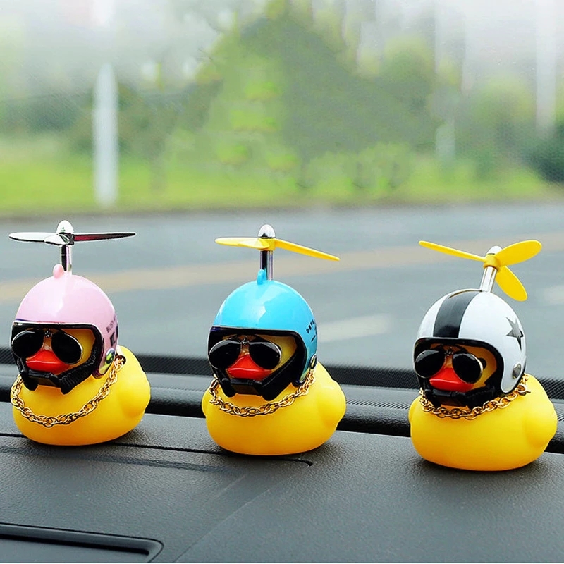 Car Cute Duck with Helmet Brok - Motorcycle Gear Yellow recension och pris